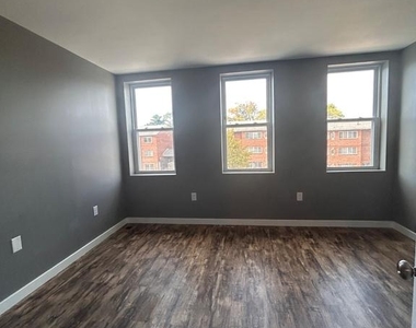2407 W North Avenue - Photo Thumbnail 10
