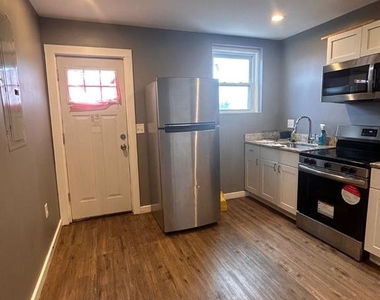 2407 W North Avenue - Photo Thumbnail 2
