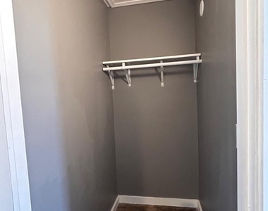 2407 W North Avenue - Photo Thumbnail 12