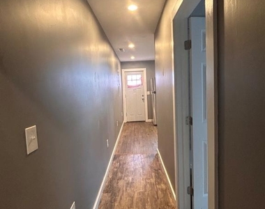 2407 W North Avenue - Photo Thumbnail 3