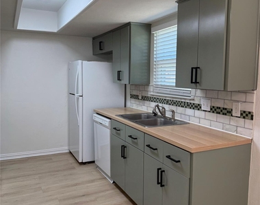 2107 Whispering Dr - Photo Thumbnail 3