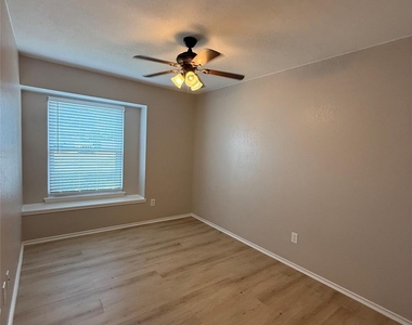 2107 Whispering Dr - Photo Thumbnail 10