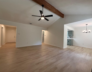 2107 Whispering Dr - Photo Thumbnail 1