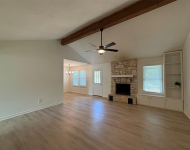 2107 Whispering Dr - Photo Thumbnail 2