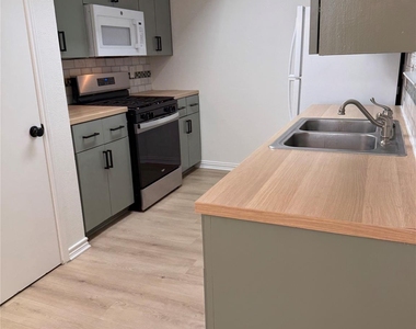 2107 Whispering Dr - Photo Thumbnail 4