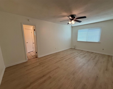 2107 Whispering Dr - Photo Thumbnail 6