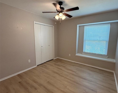 2107 Whispering Dr - Photo Thumbnail 9