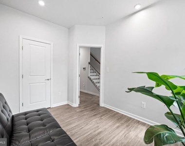 4600 Gough Street - Photo Thumbnail 4