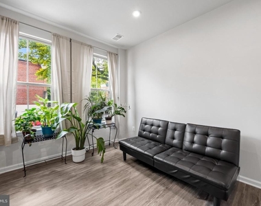 4600 Gough Street - Photo Thumbnail 3