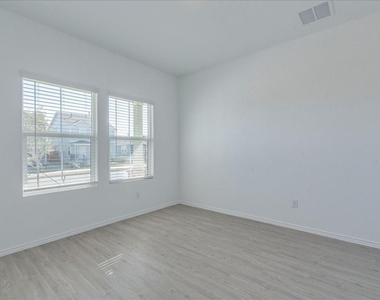 214 Magalia Ln - Photo Thumbnail 20