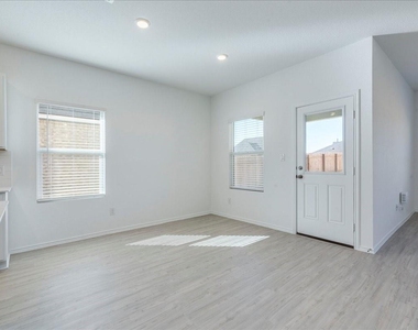 214 Magalia Ln - Photo Thumbnail 8