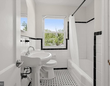4015 Duvall Avenue - Photo Thumbnail 10