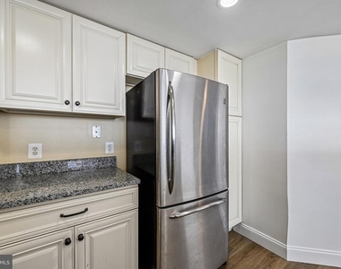 414 Water Street - Photo Thumbnail 9