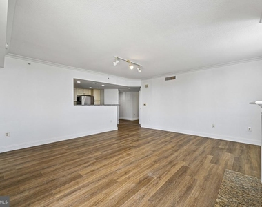 414 Water Street - Photo Thumbnail 5