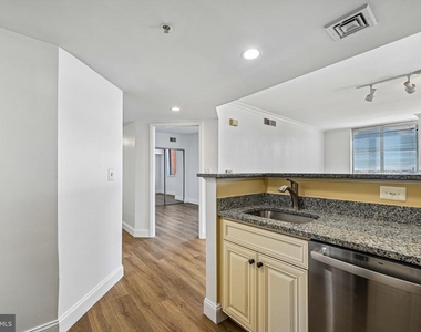 414 Water Street - Photo Thumbnail 8