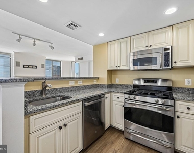 414 Water Street - Photo Thumbnail 7