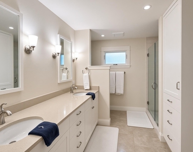 3004 Edgewater Dr - Photo Thumbnail 10