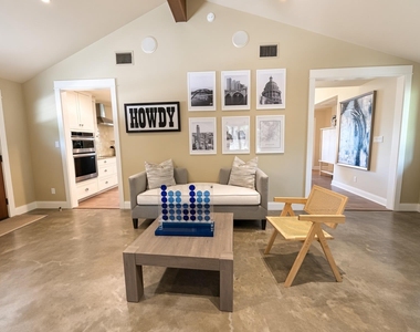 3004 Edgewater Dr - Photo Thumbnail 8