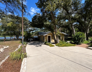 3004 Edgewater Dr - Photo Thumbnail 4
