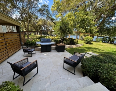 3004 Edgewater Dr - Photo Thumbnail 3