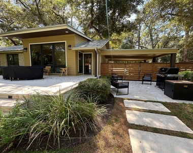3004 Edgewater Dr - Photo Thumbnail 5