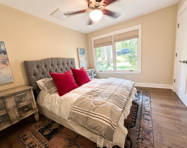 3004 Edgewater Dr - Photo Thumbnail 12