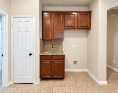 2417 Ericanna Ln - Photo Thumbnail 4