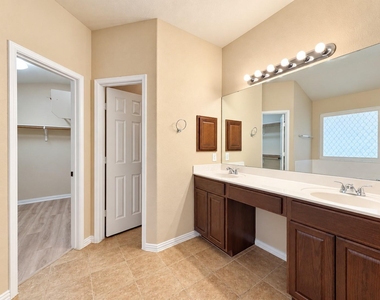 2417 Ericanna Ln - Photo Thumbnail 13