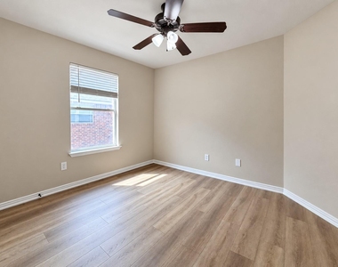 2417 Ericanna Ln - Photo Thumbnail 8