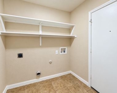 2417 Ericanna Ln - Photo Thumbnail 19