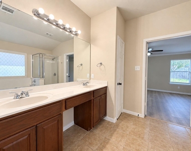 2417 Ericanna Ln - Photo Thumbnail 15
