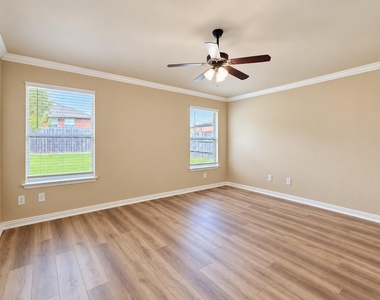 2417 Ericanna Ln - Photo Thumbnail 11