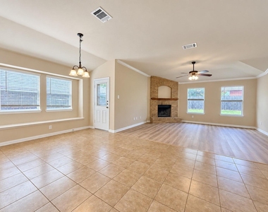 2417 Ericanna Ln - Photo Thumbnail 5