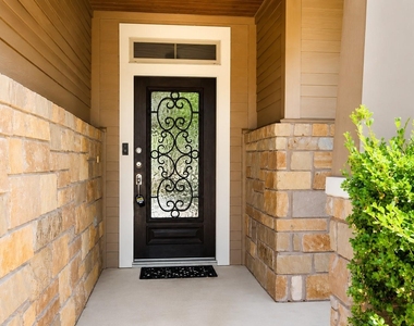 304 Santa Maria St - Photo Thumbnail 5