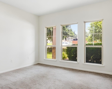 304 Santa Maria St - Photo Thumbnail 8