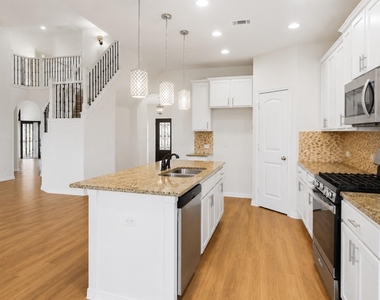 304 Santa Maria St - Photo Thumbnail 14
