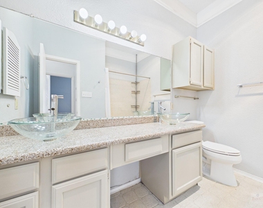 2802 Nueces St - Photo Thumbnail 5