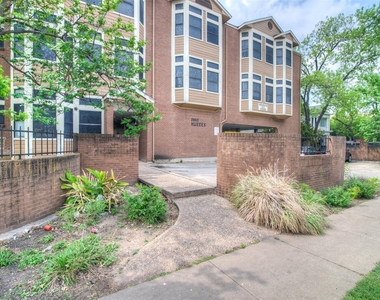 2802 Nueces St - Photo Thumbnail 14