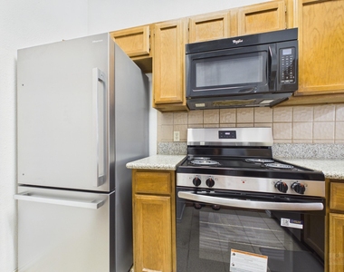 2802 Nueces St - Photo Thumbnail 3