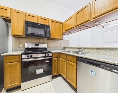 2802 Nueces St - Photo Thumbnail 2