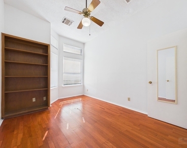 2802 Nueces St - Photo Thumbnail 9
