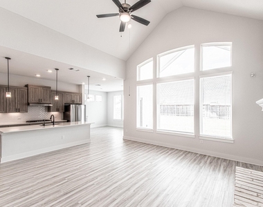 822 Wild Pecan Loop - Photo Thumbnail 4