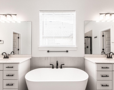 822 Wild Pecan Loop - Photo Thumbnail 20