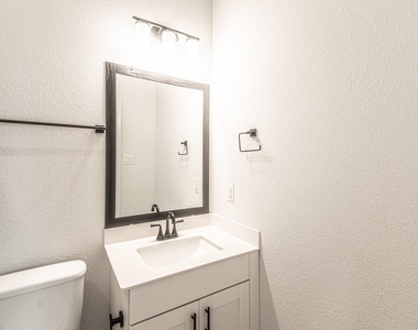 822 Wild Pecan Loop - Photo Thumbnail 9
