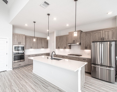 822 Wild Pecan Loop - Photo Thumbnail 6
