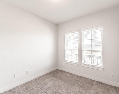 822 Wild Pecan Loop - Photo Thumbnail 11