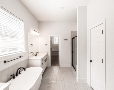822 Wild Pecan Loop - Photo Thumbnail 16