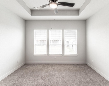 822 Wild Pecan Loop - Photo Thumbnail 15