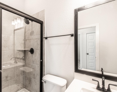 822 Wild Pecan Loop - Photo Thumbnail 10