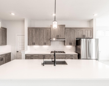 822 Wild Pecan Loop - Photo Thumbnail 8